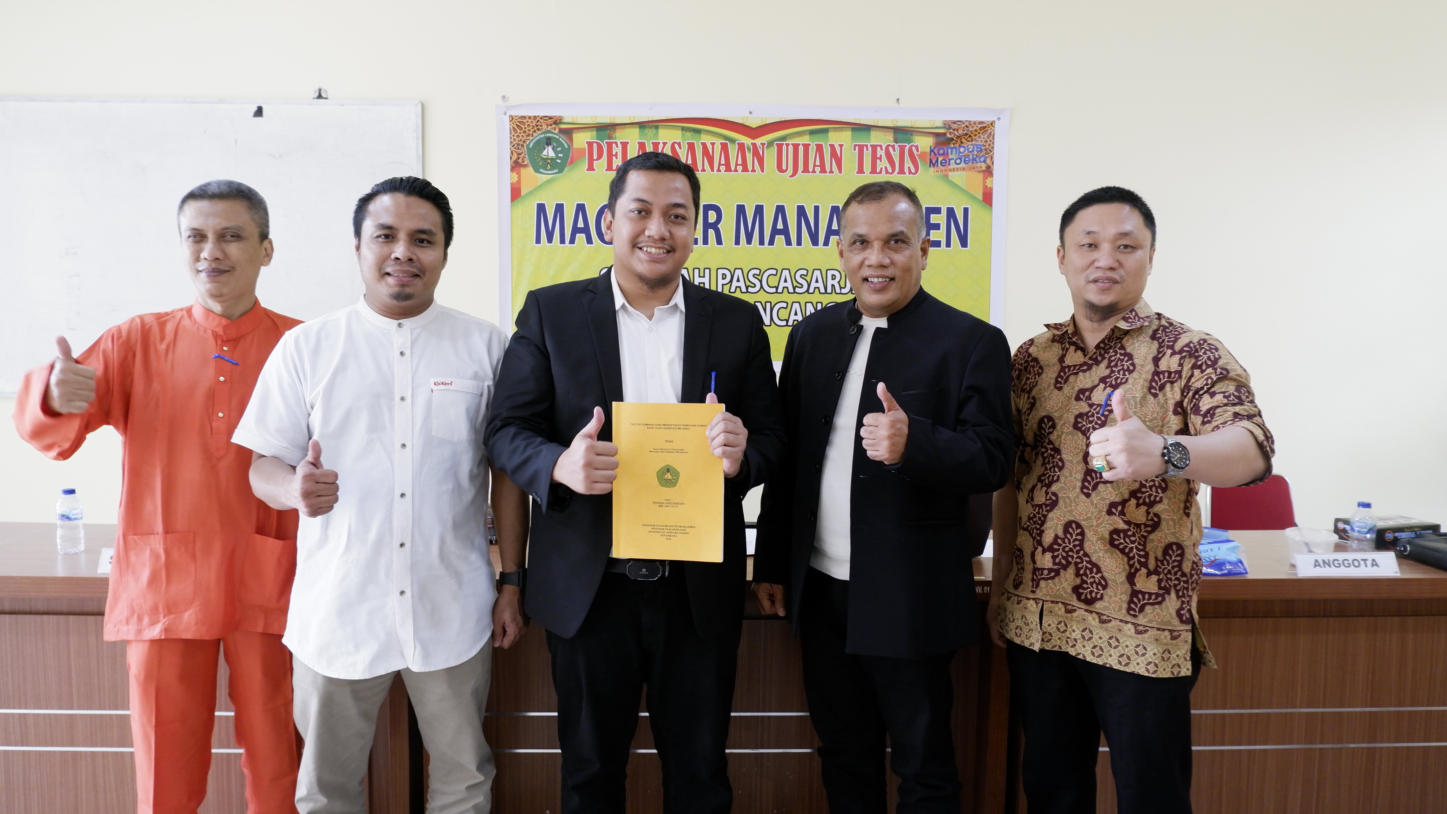Direktur RSI Ibnu Sina  dan KASI GAR SUBDIT GAKKOM DILANTAS POLDA Riau Raih Gelar Magister Manajemen dengan Predikat Sangat Memuaskan