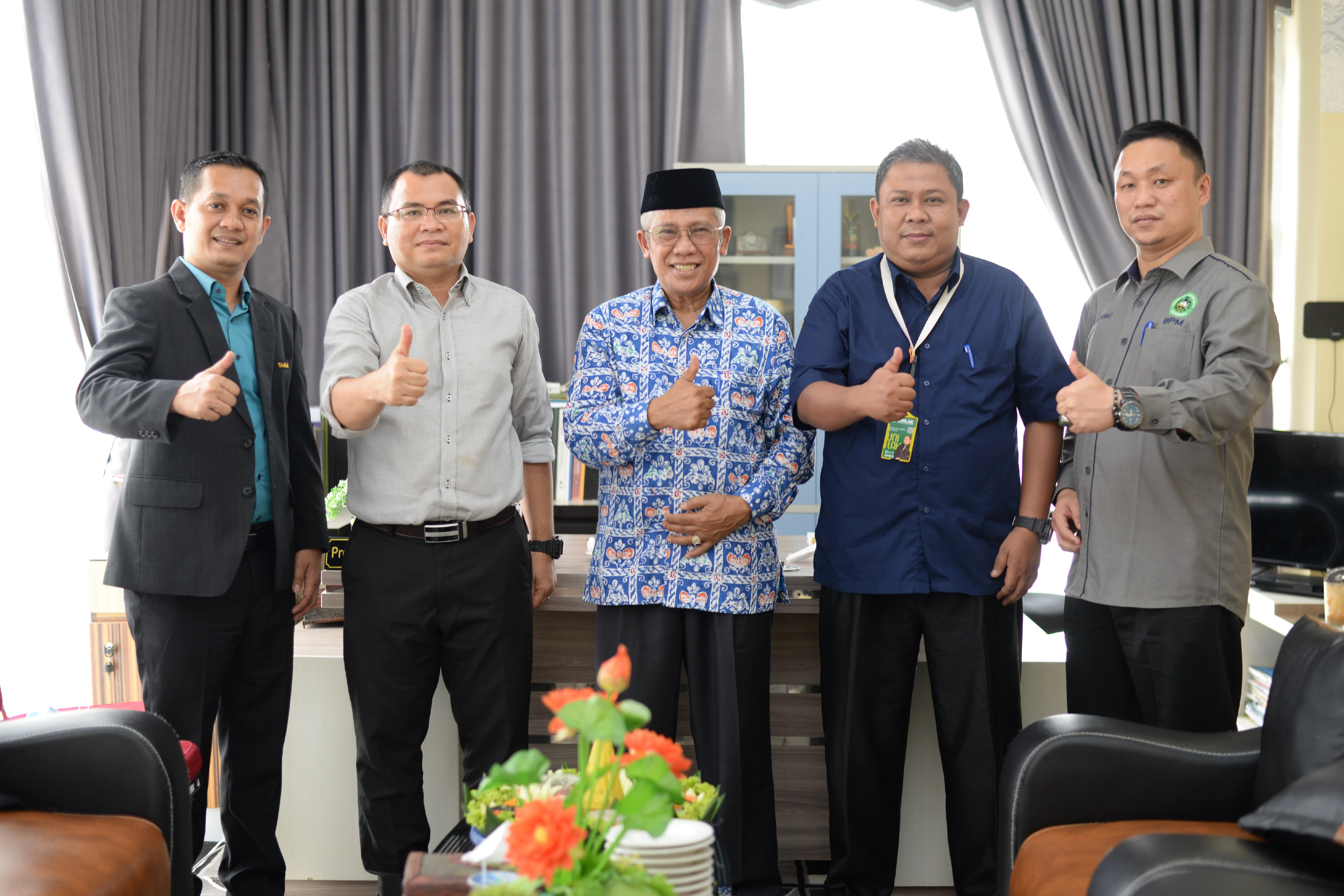 Di Hari Ulang Tahun ke-63, Rektor Unilak Doakan Direktur Pascasarjana Selalu Sehat